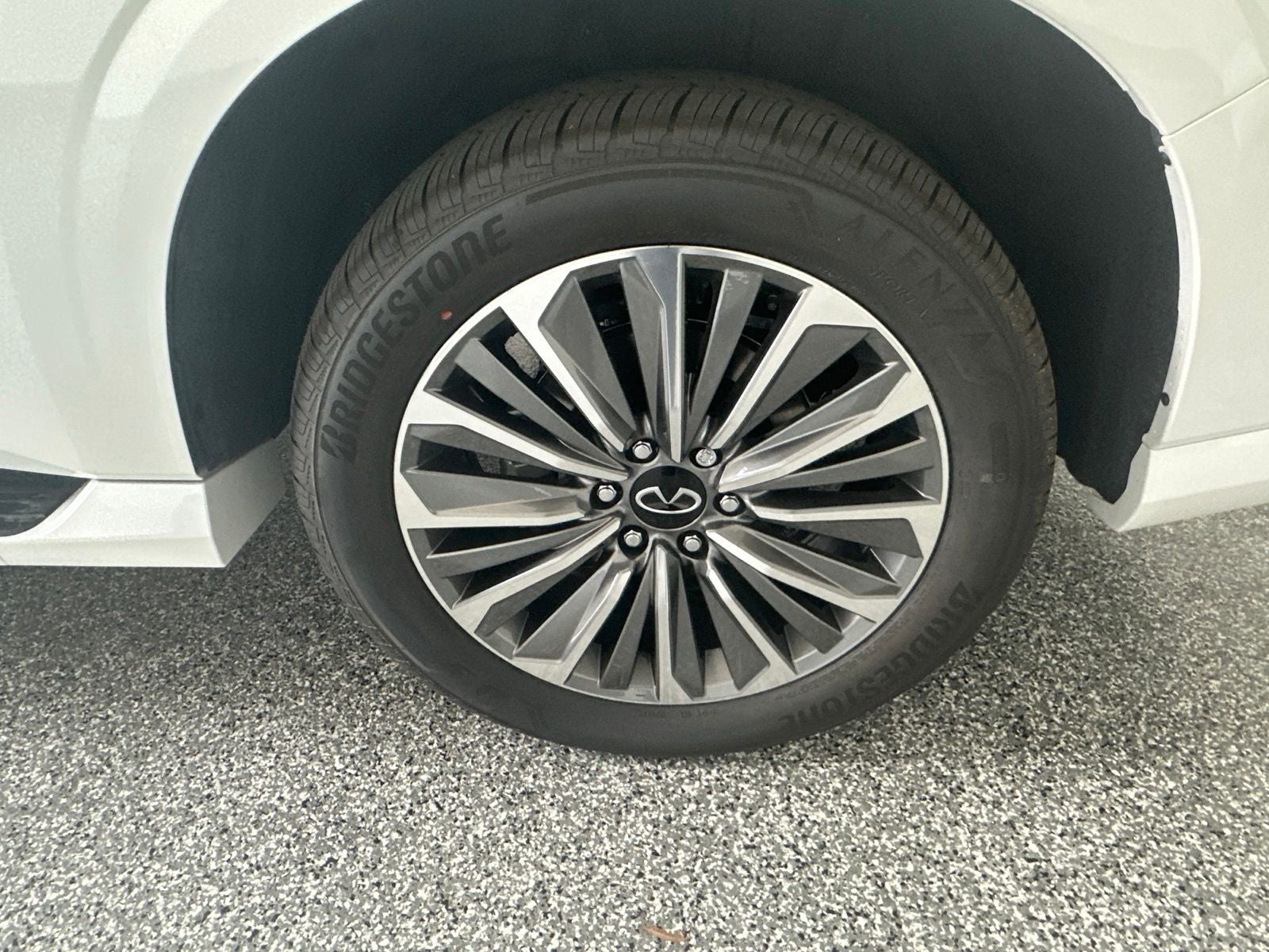 2027 INFINITI QX80 LUXE
