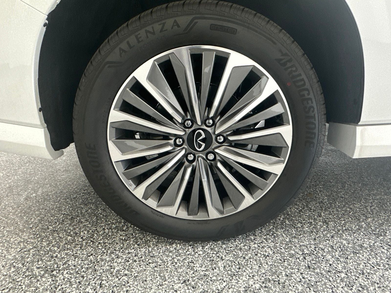 2027 INFINITI QX80 LUXE