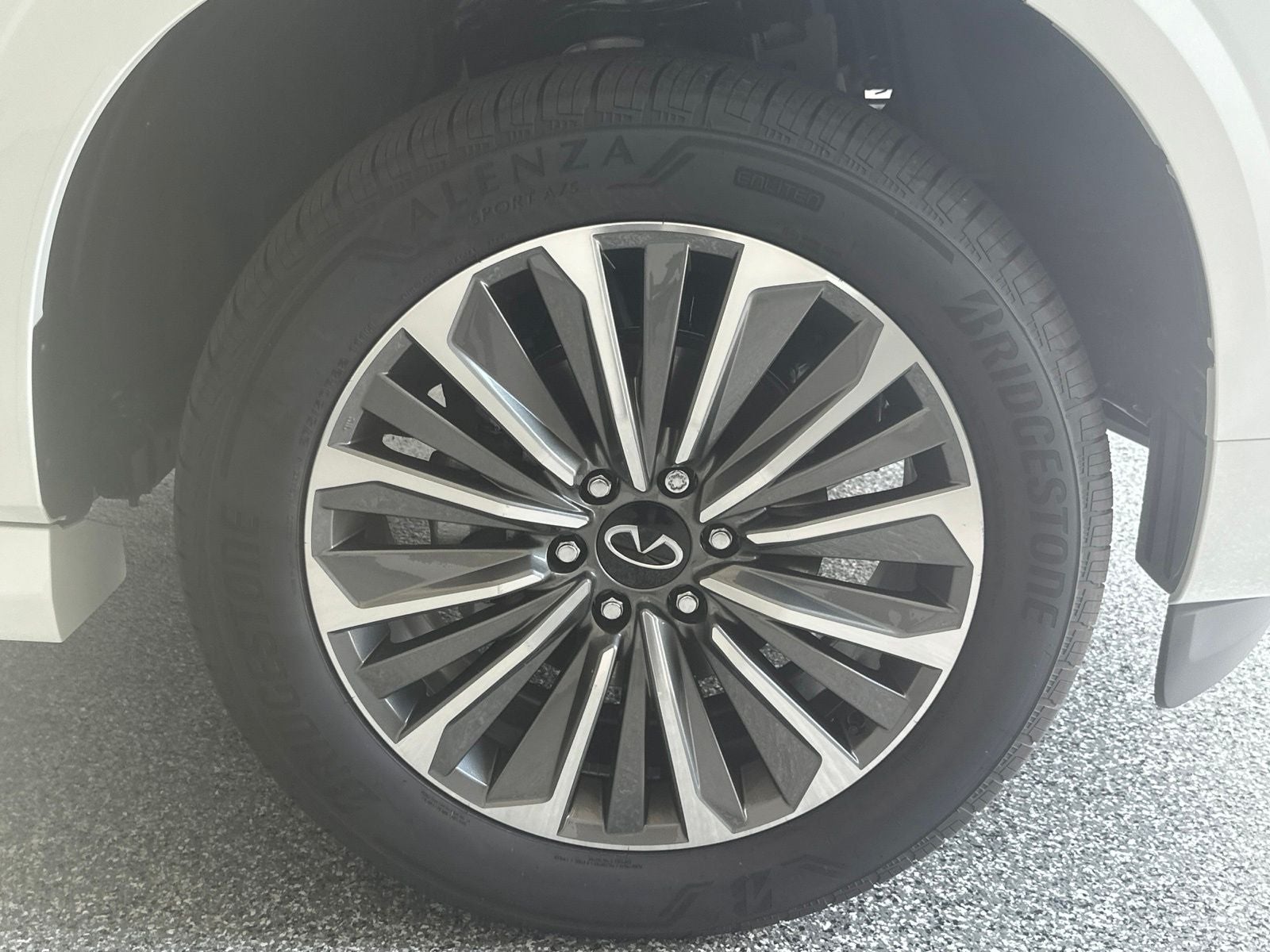 2027 INFINITI QX80 LUXE