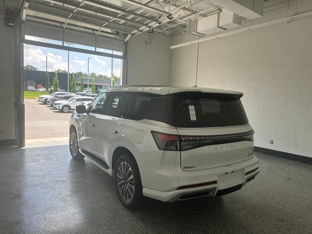 2027 INFINITI QX80 LUXE