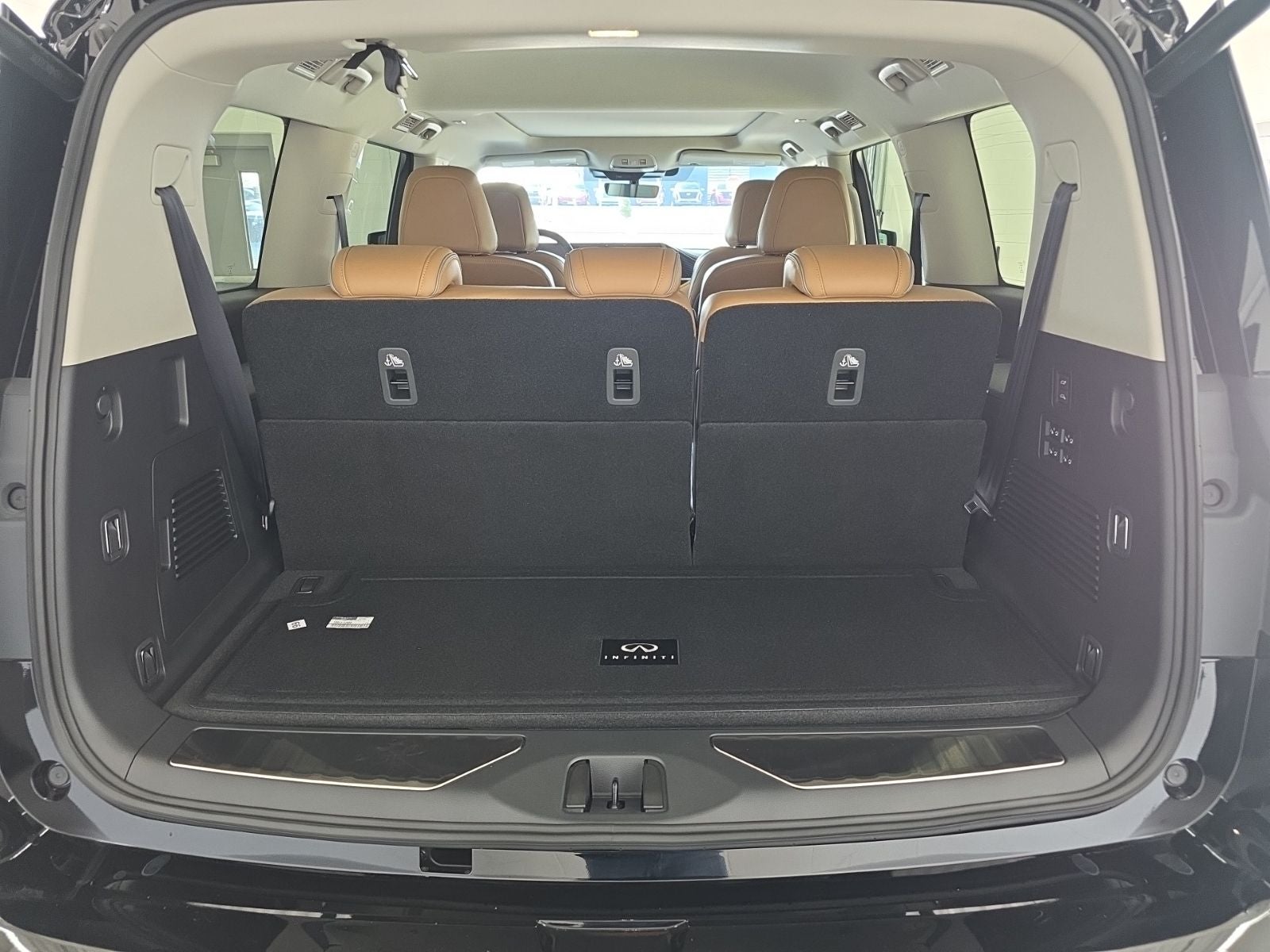 2026 INFINITI QX80 LUXE