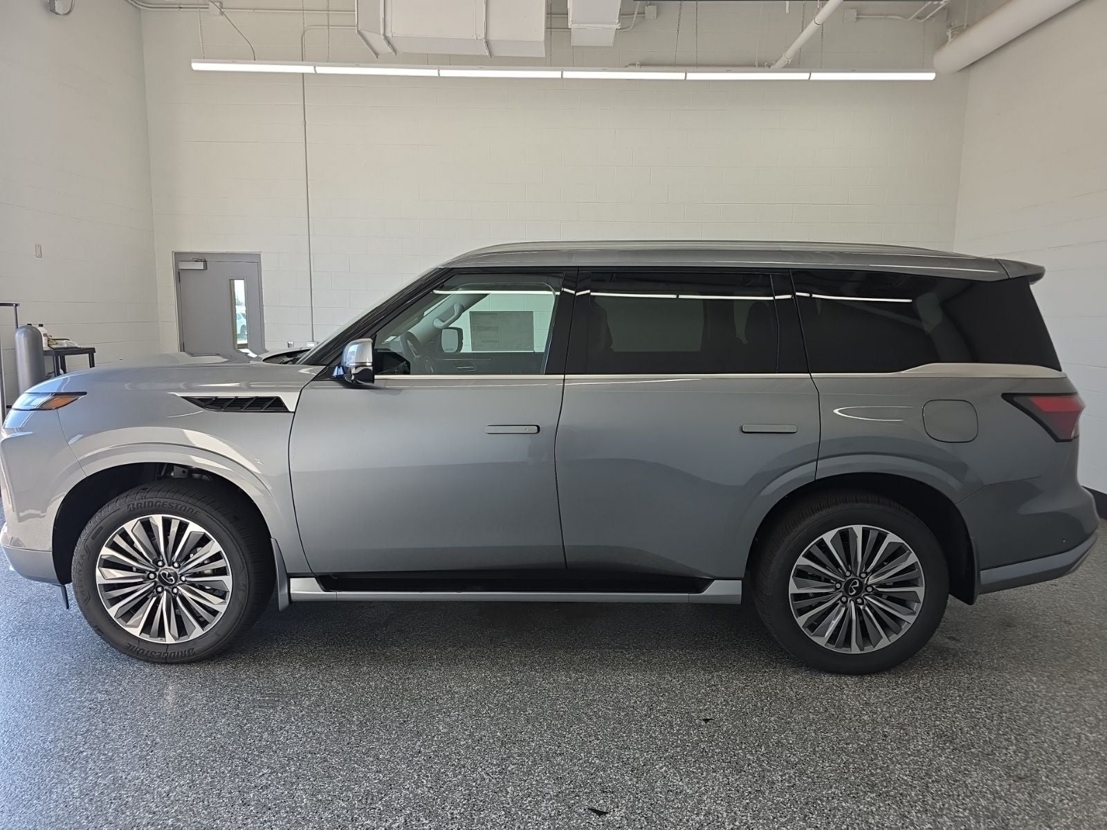 2026 INFINITI QX80 LUXE