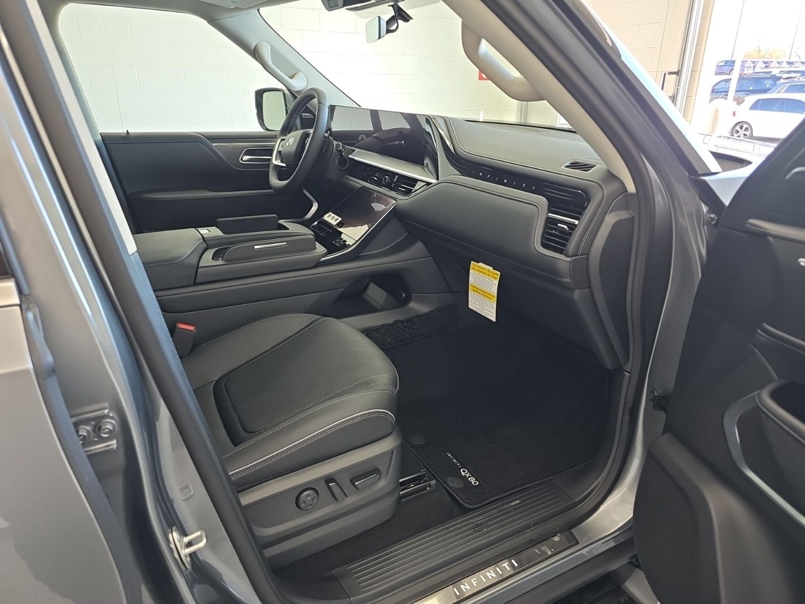 2026 INFINITI QX80 LUXE