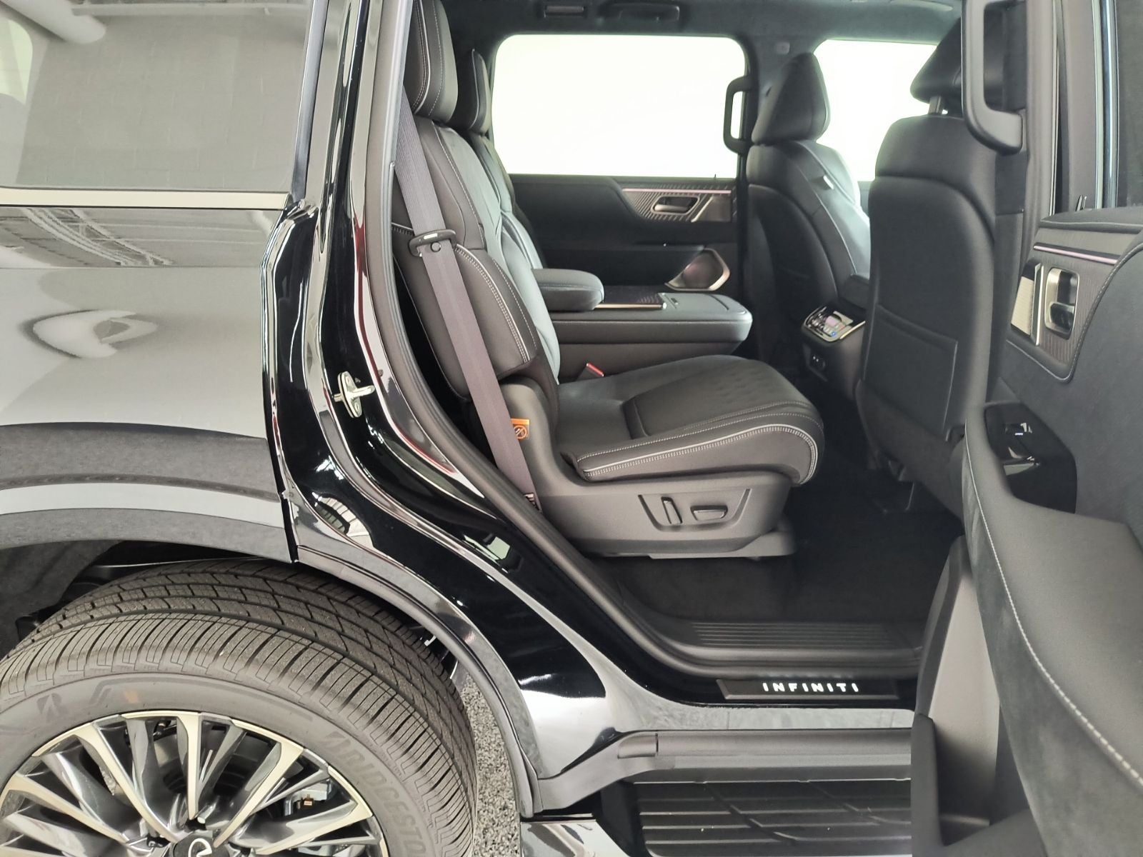 2027 INFINITI QX80 AUTOGRAPH