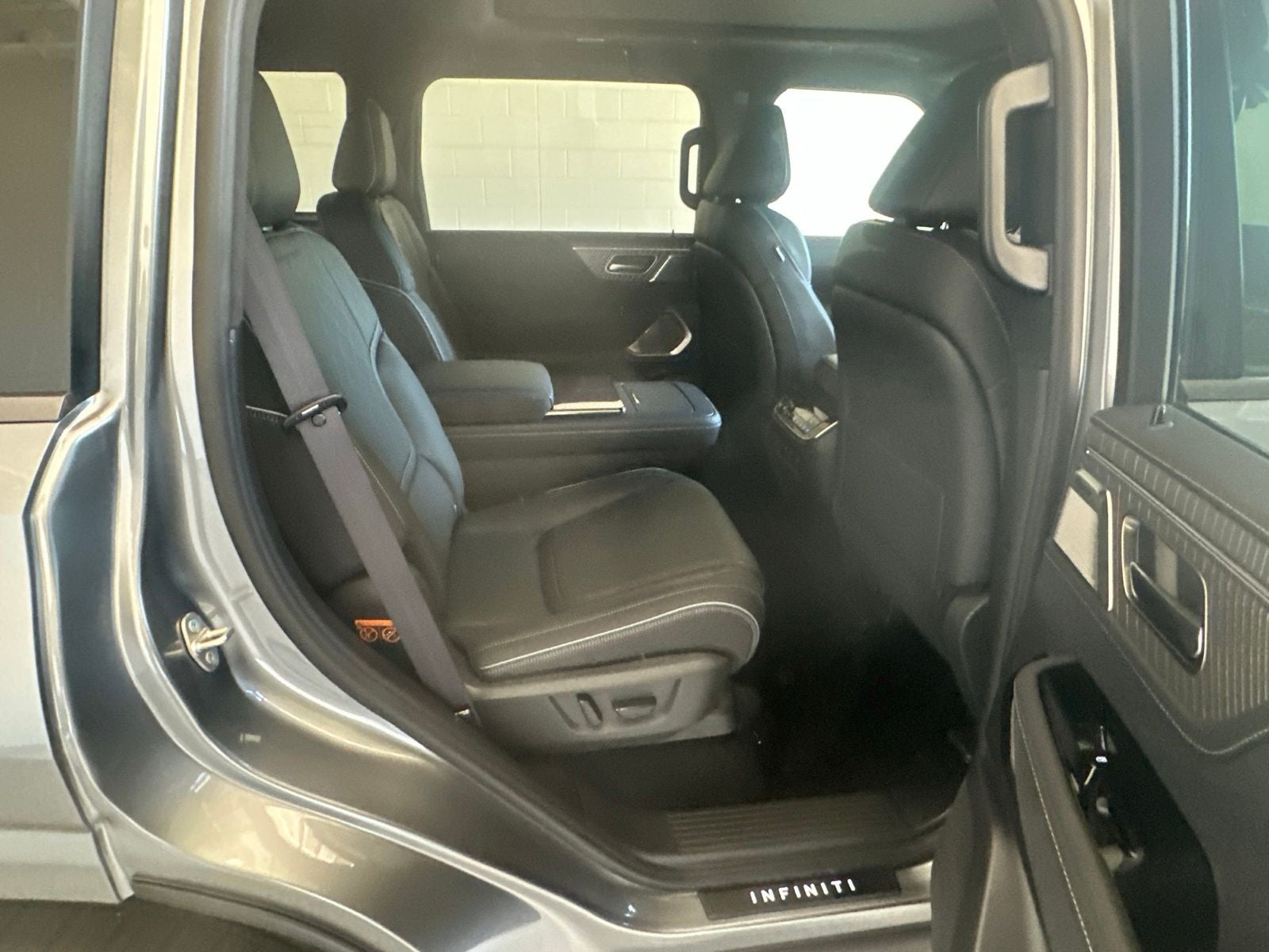 2027 INFINITI QX80 AUTOGRAPH