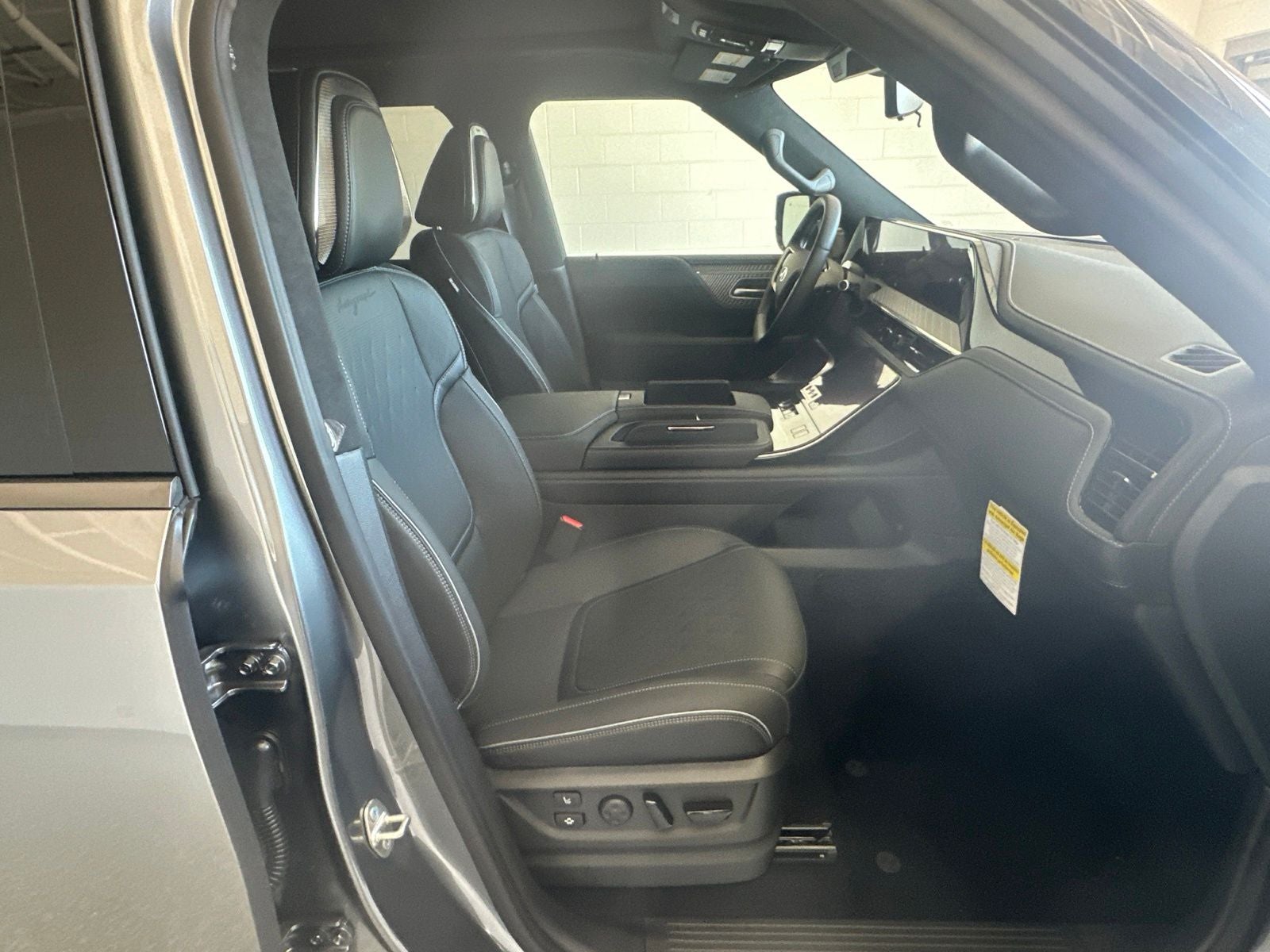 2027 INFINITI QX80 AUTOGRAPH