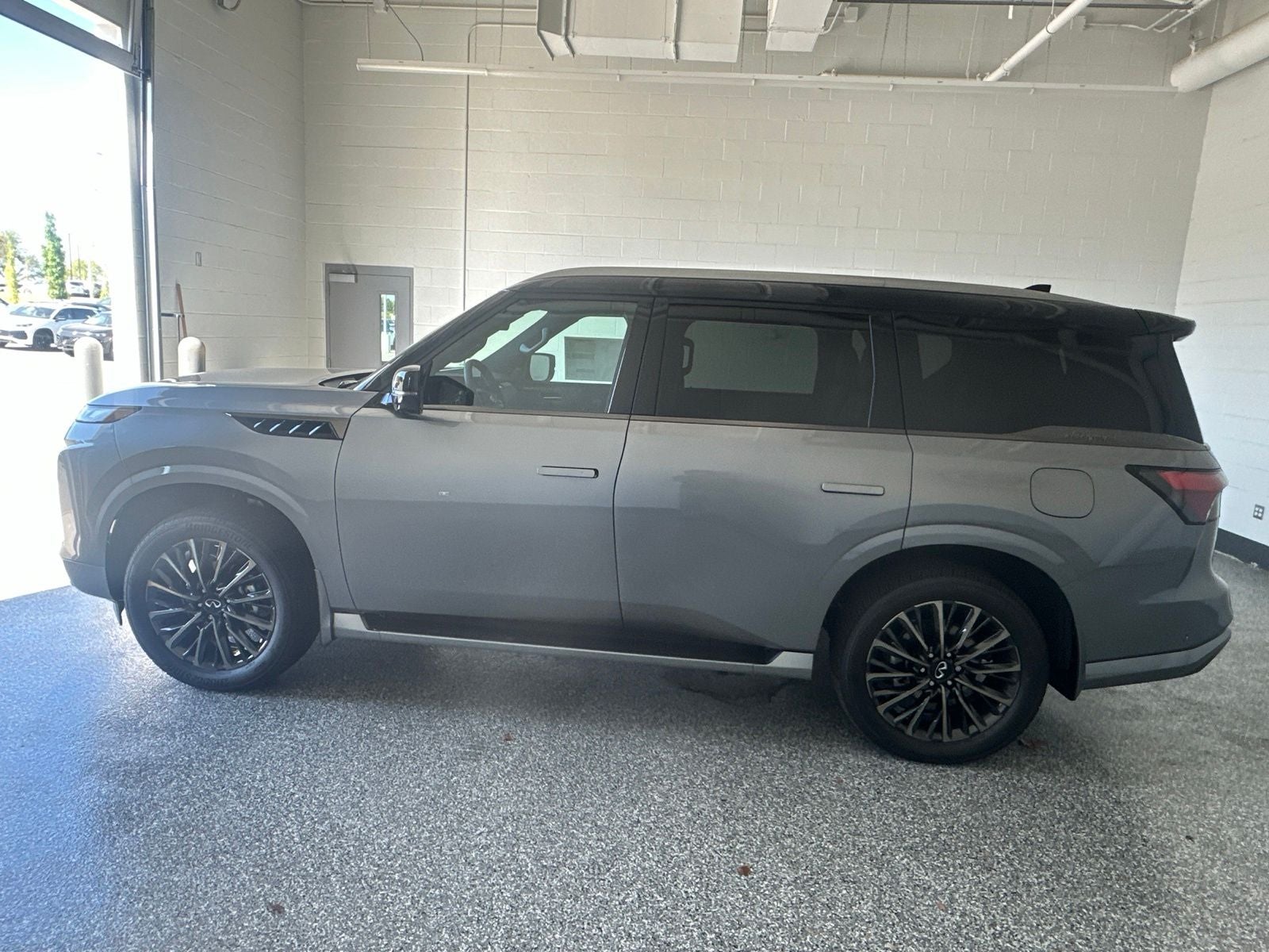 2027 INFINITI QX80 AUTOGRAPH