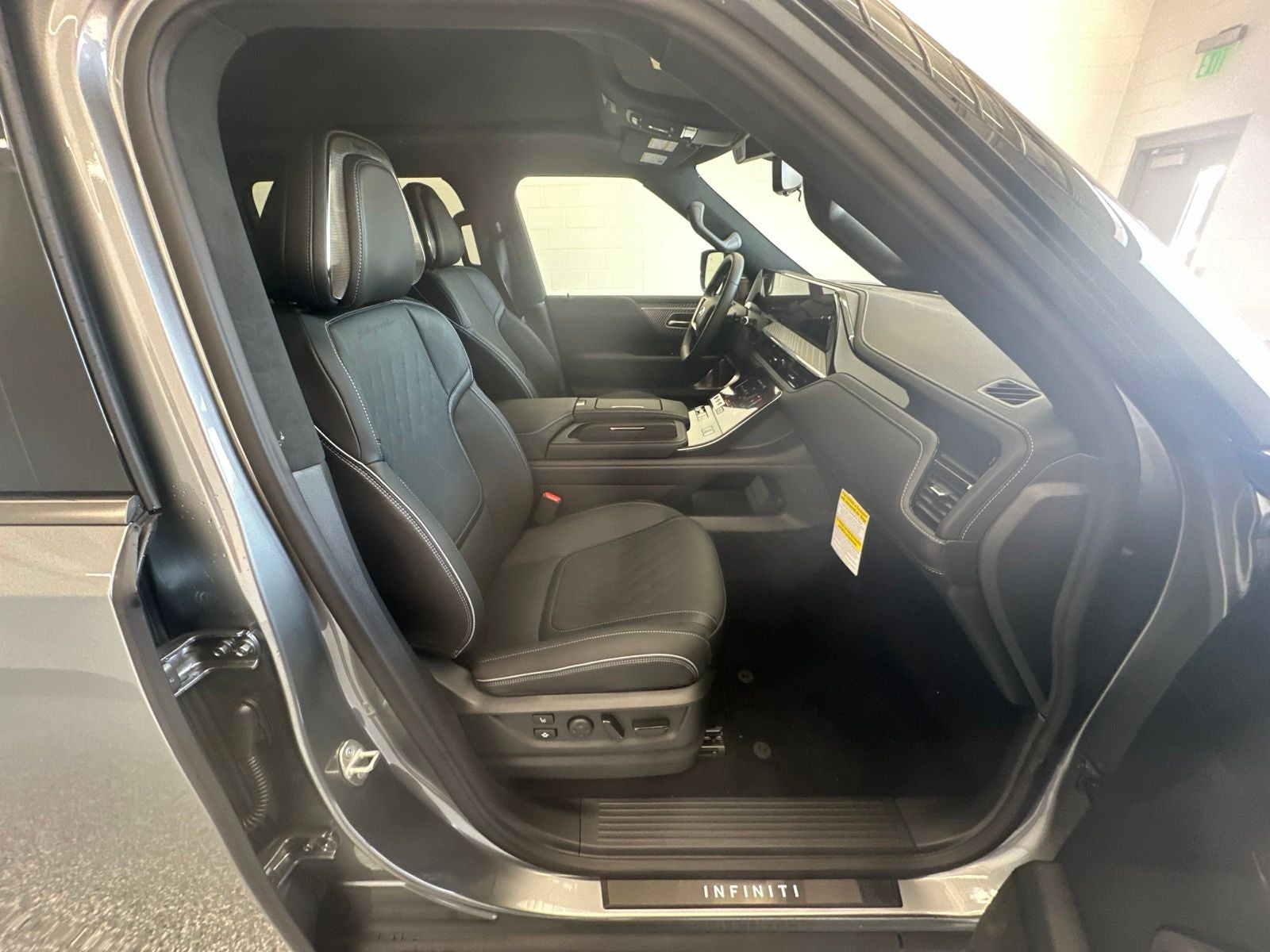 2027 INFINITI QX80 AUTOGRAPH