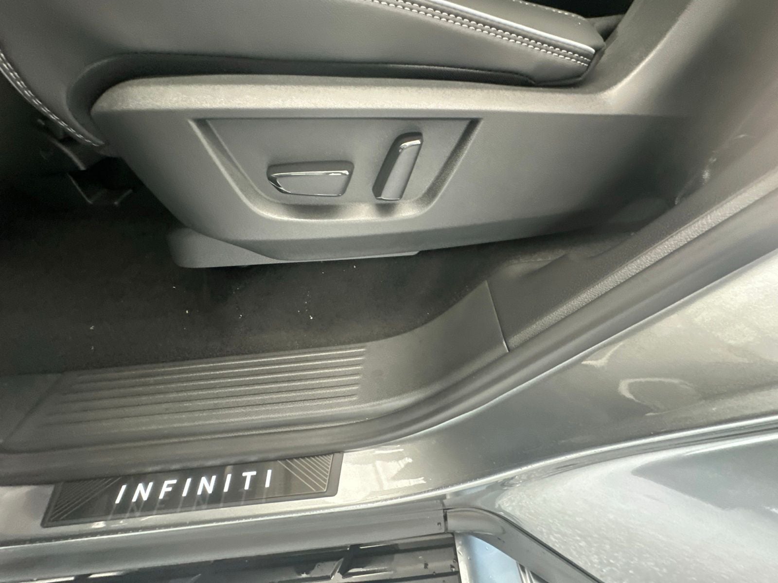 2027 INFINITI QX80 AUTOGRAPH