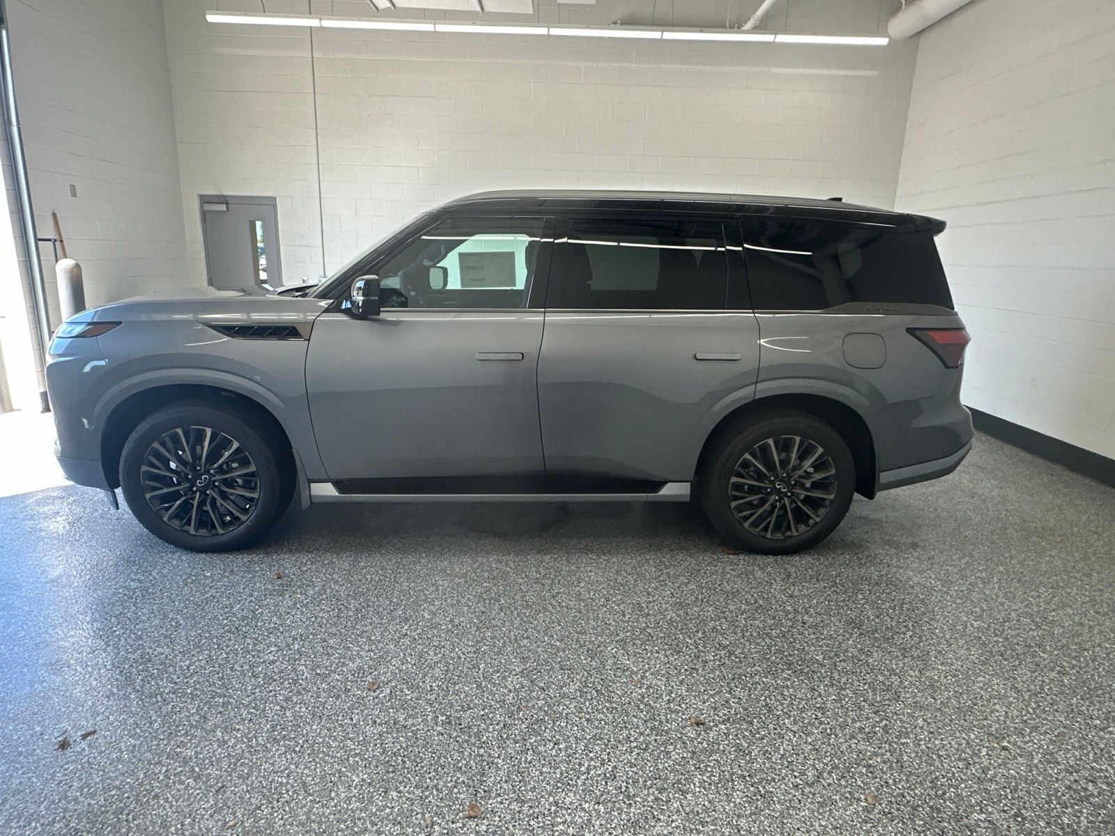 2027 INFINITI QX80 AUTOGRAPH