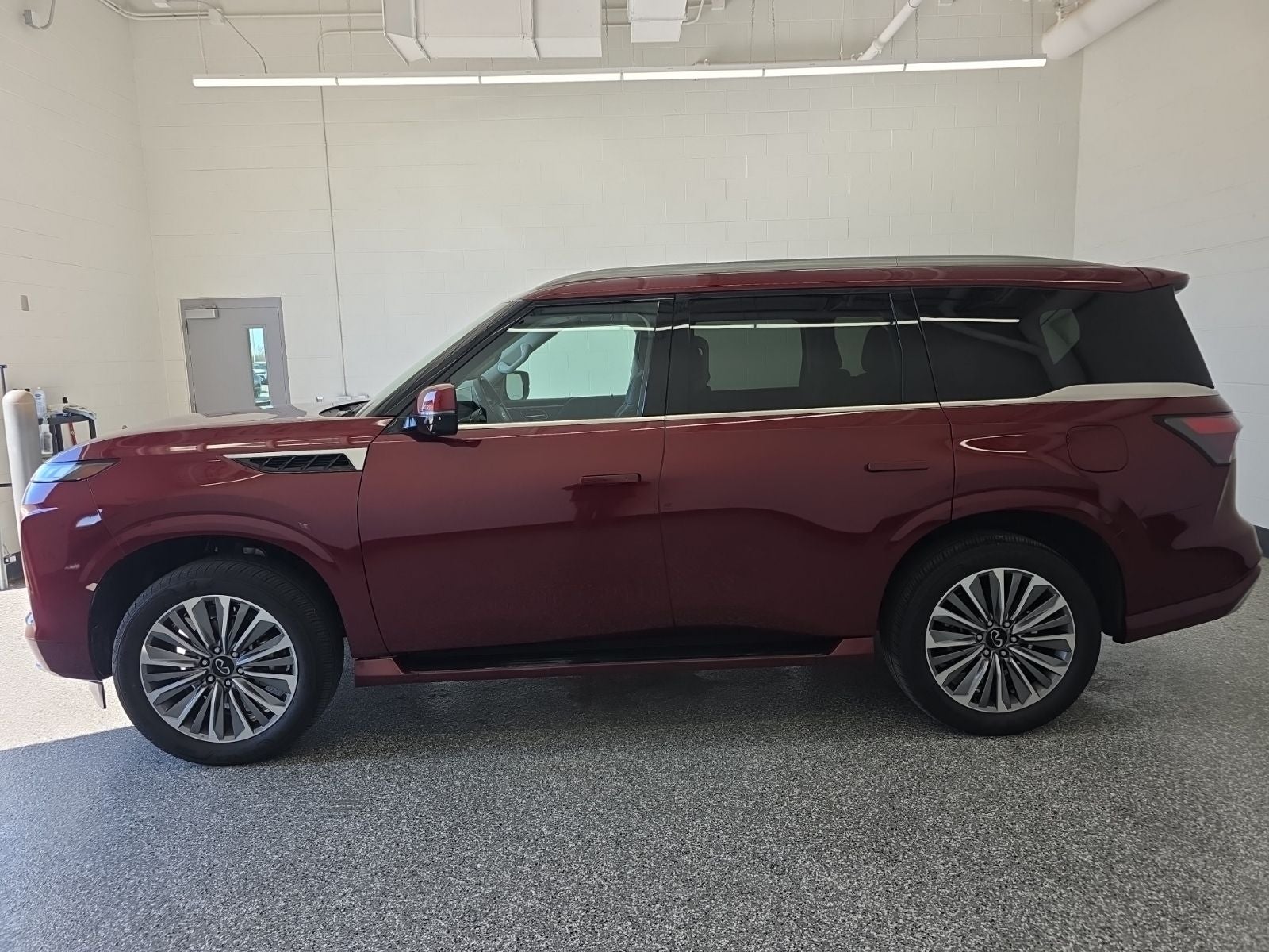 2025 INFINITI QX80 SENSORY