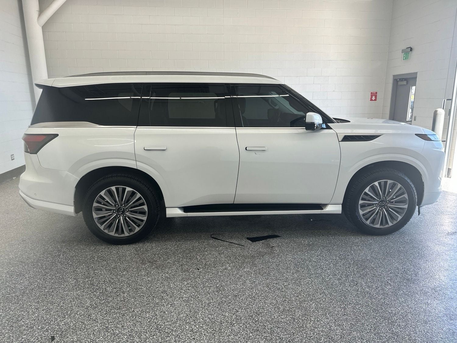 2025 INFINITI QX80 SENSORY