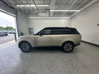 2025 Land Rover Range Rover SE