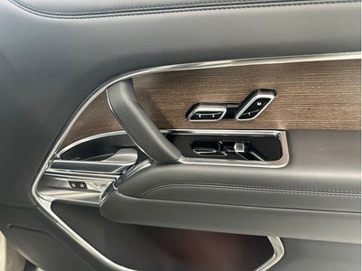 2025 Land Rover Range Rover SE
