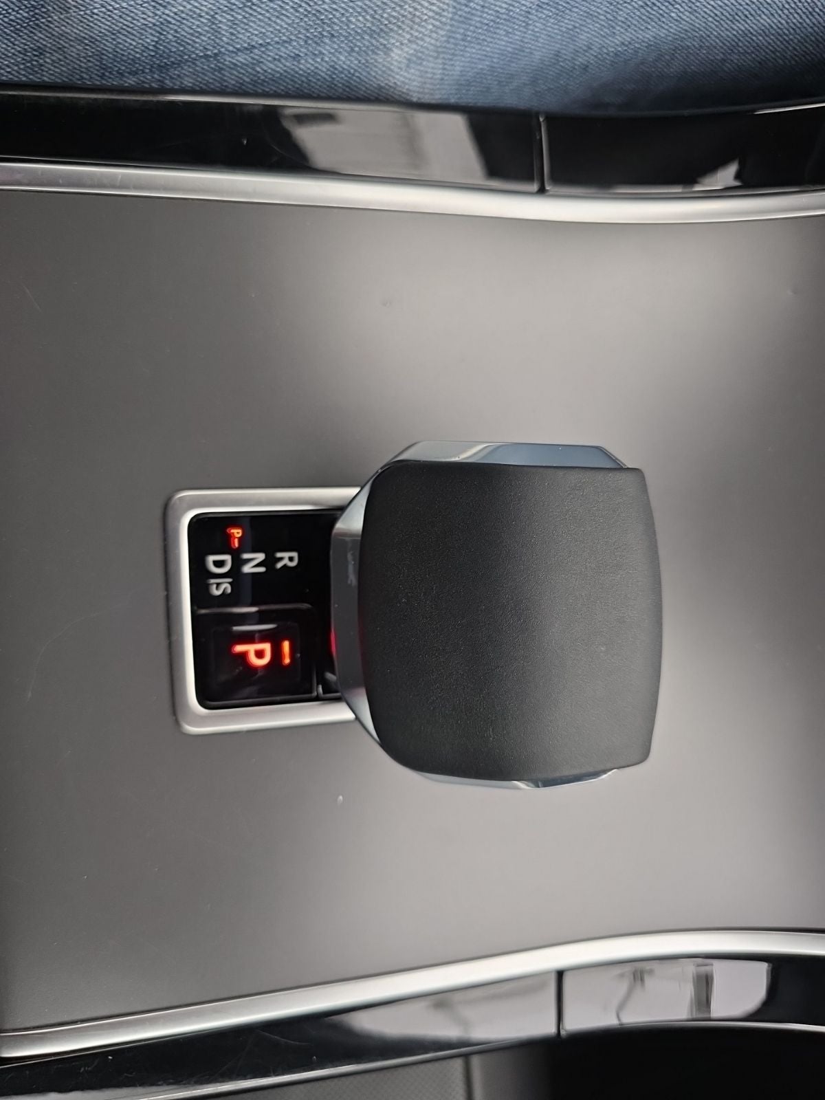 2025 Land Rover Range Rover Velar Dynamic SE