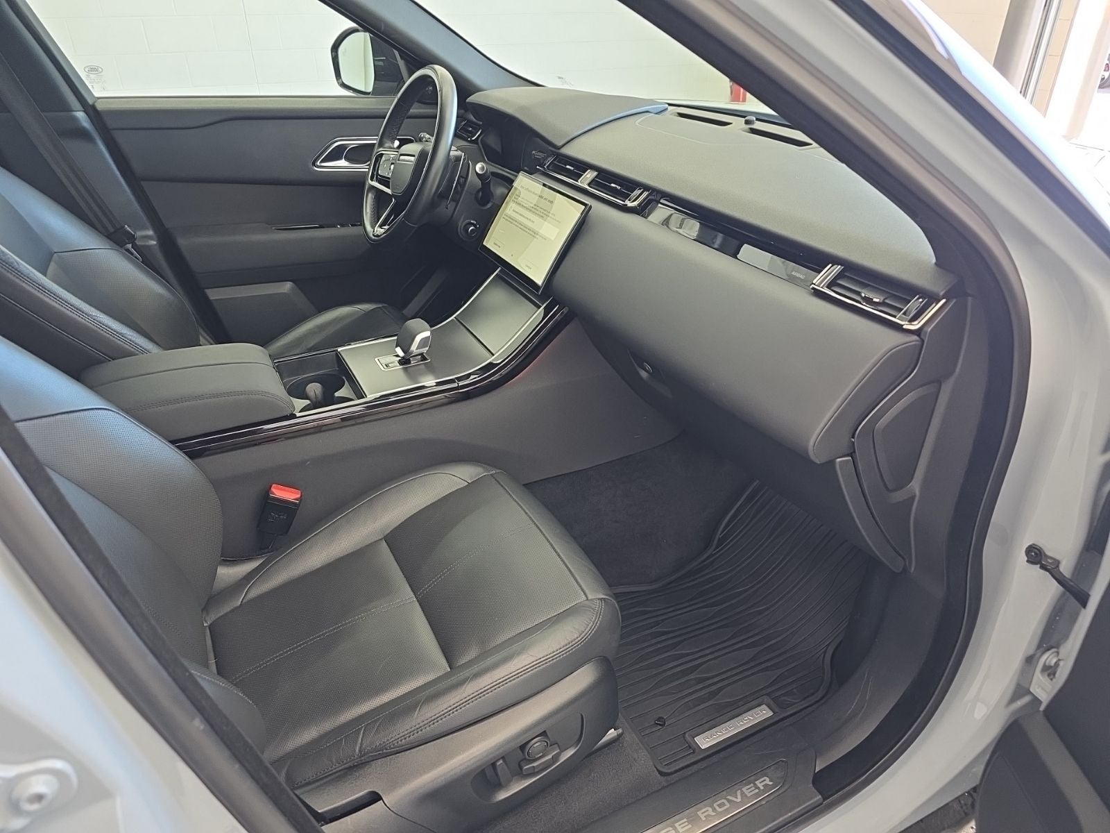 2025 Land Rover Range Rover Velar Dynamic SE