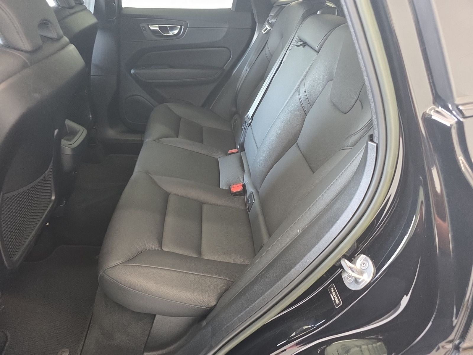 2023 Volvo XC60 B5 Plus Dark Theme