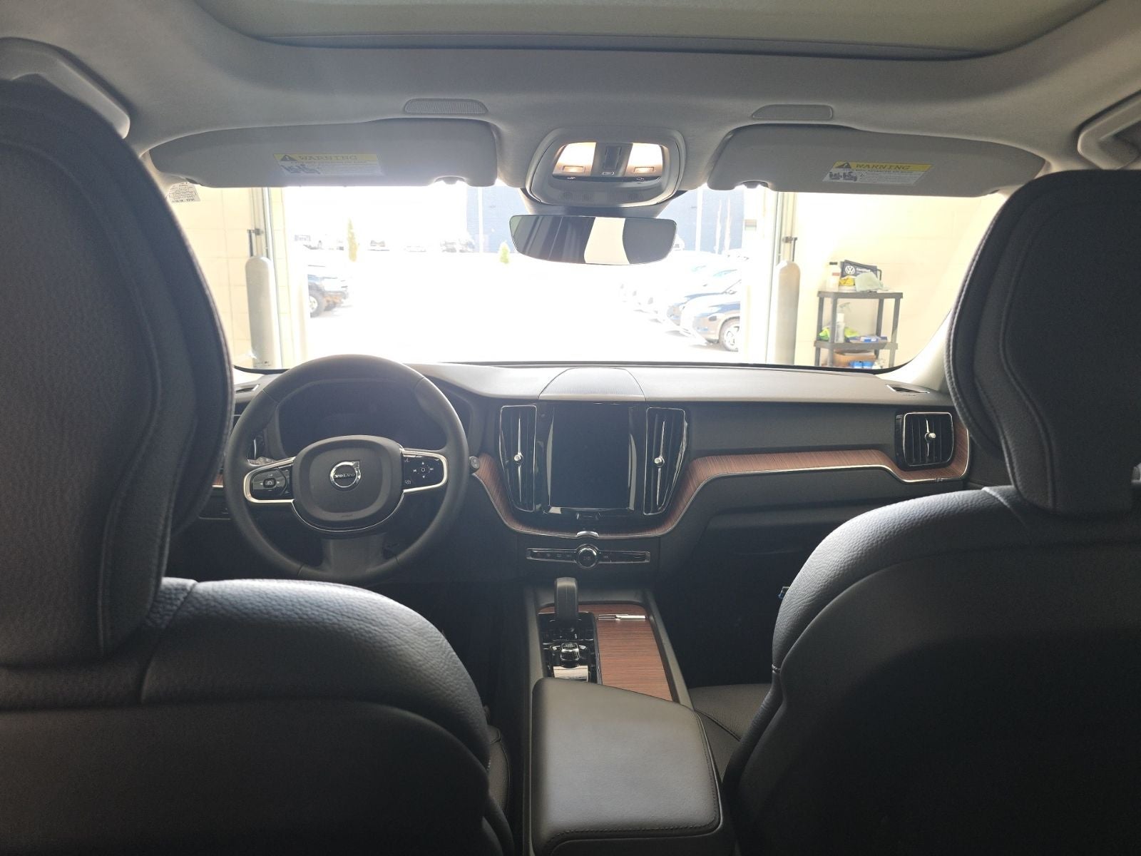 2023 Volvo XC60 B5 Plus Dark Theme