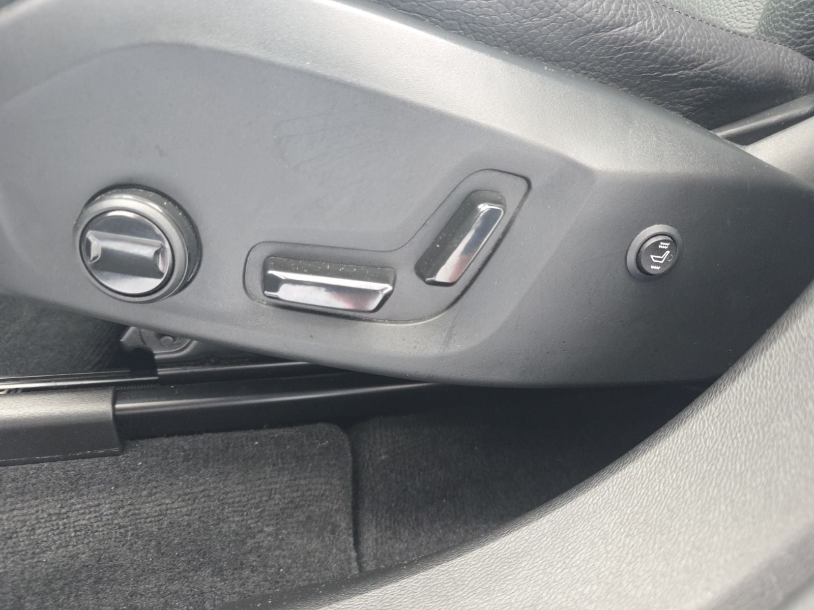 2023 Volvo XC60 B5 Plus Dark Theme