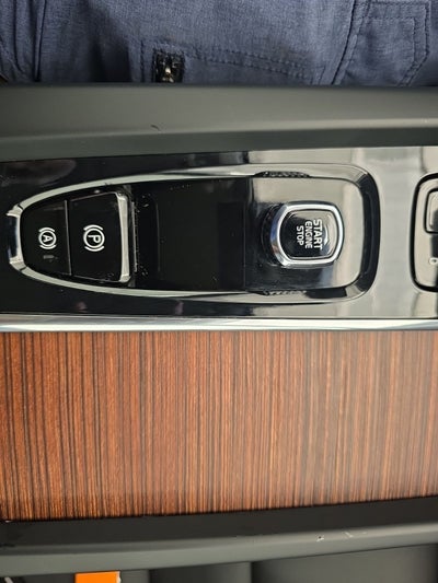 2023 Volvo XC60 B5 Plus Dark Theme