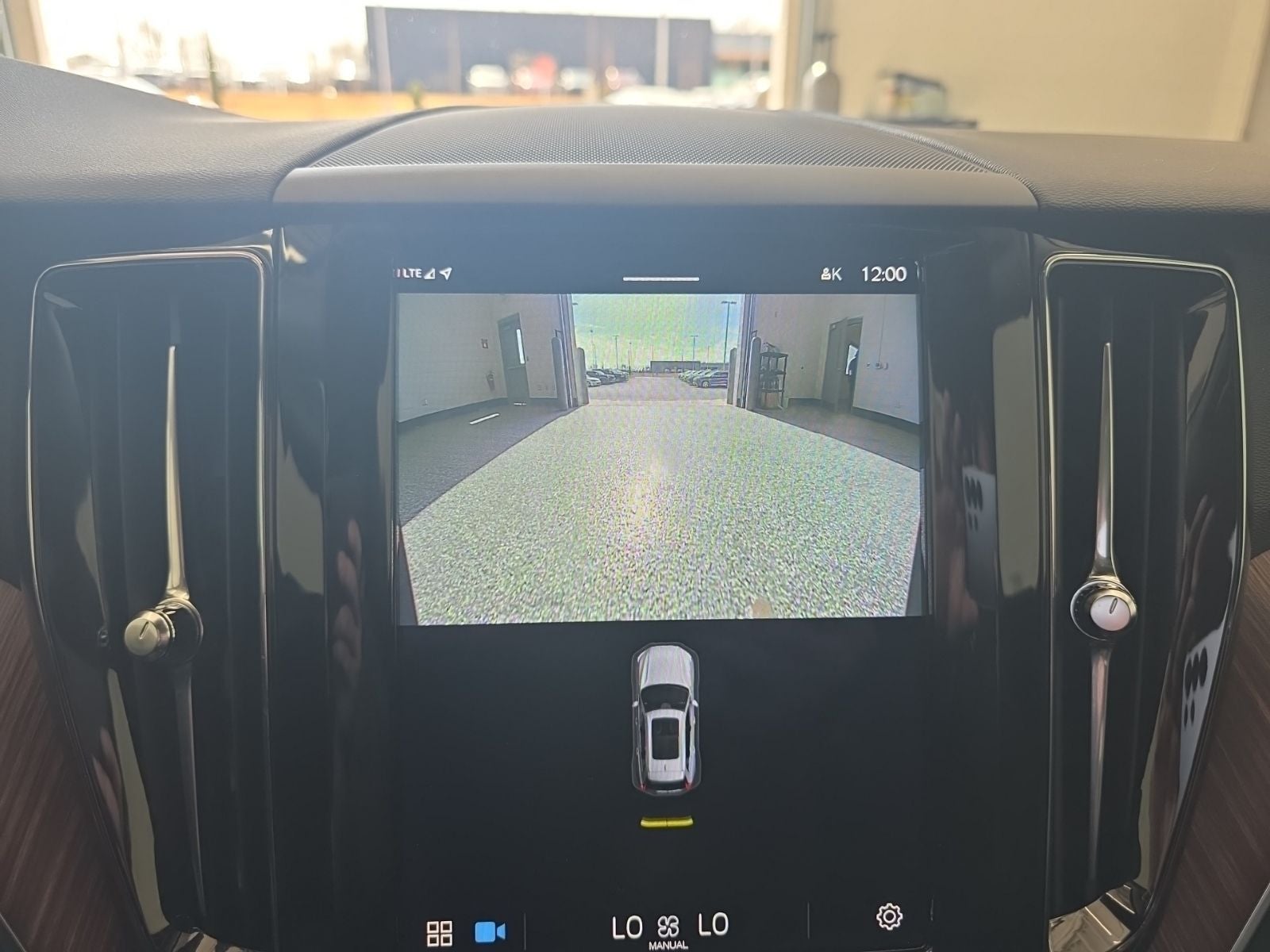 2023 Volvo XC60 B5 Plus Dark Theme