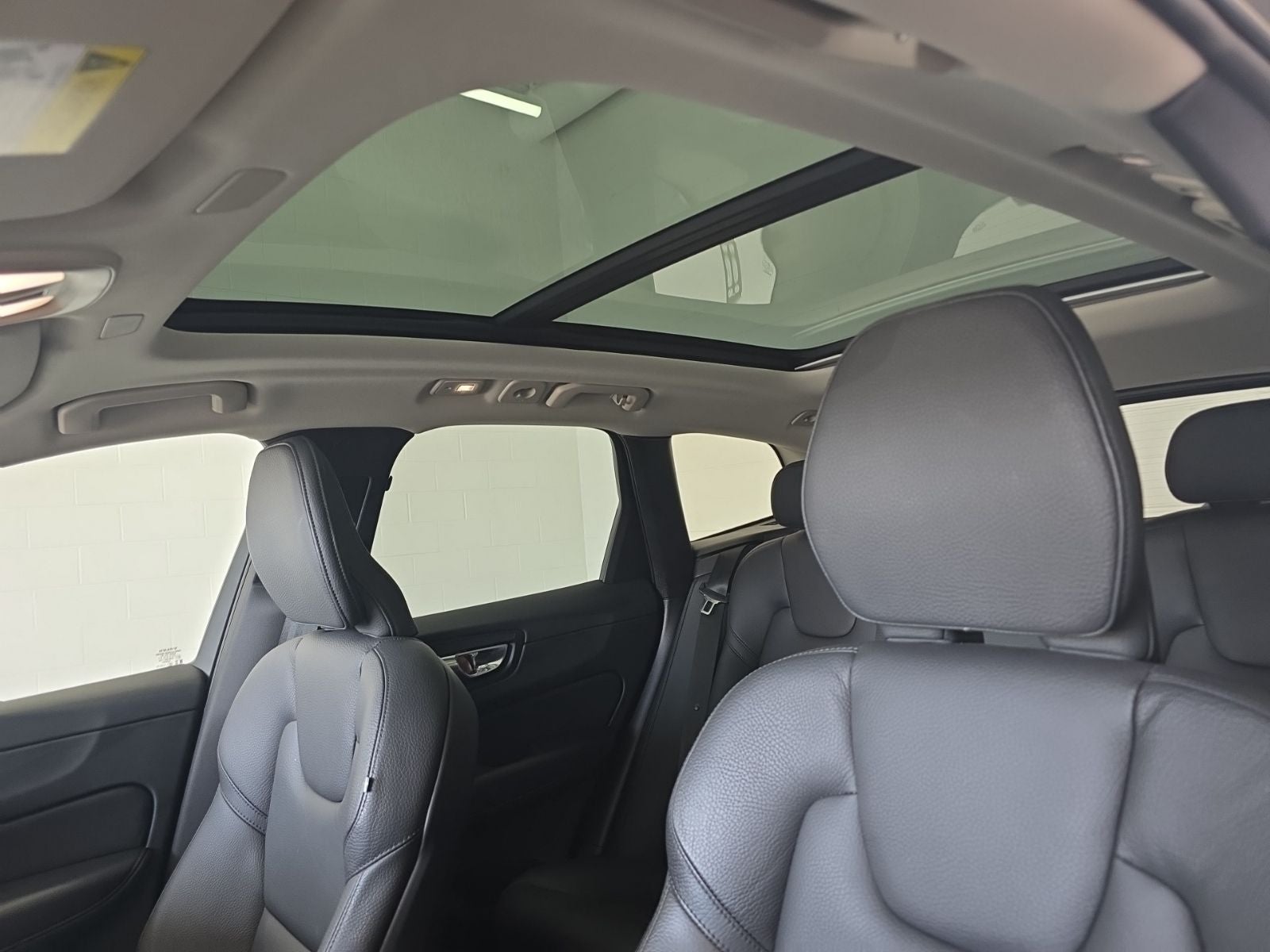 2023 Volvo XC60 B5 Plus Dark Theme