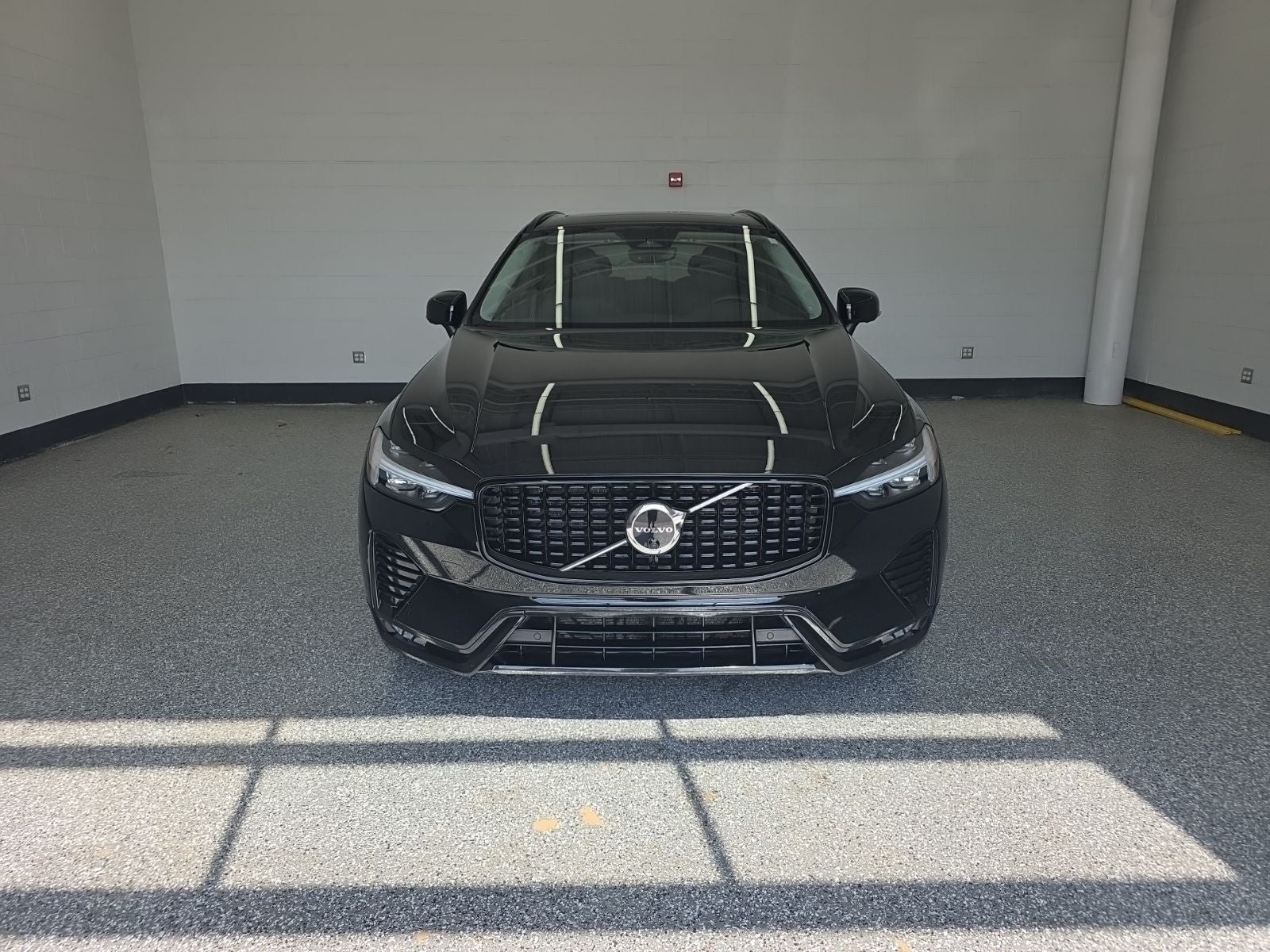 2023 Volvo XC60 B5 Plus Dark Theme