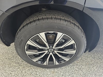 2023 Volvo XC60 B5 Plus Dark Theme