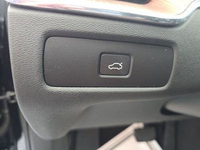 2023 Volvo XC60 B5 Plus Dark Theme