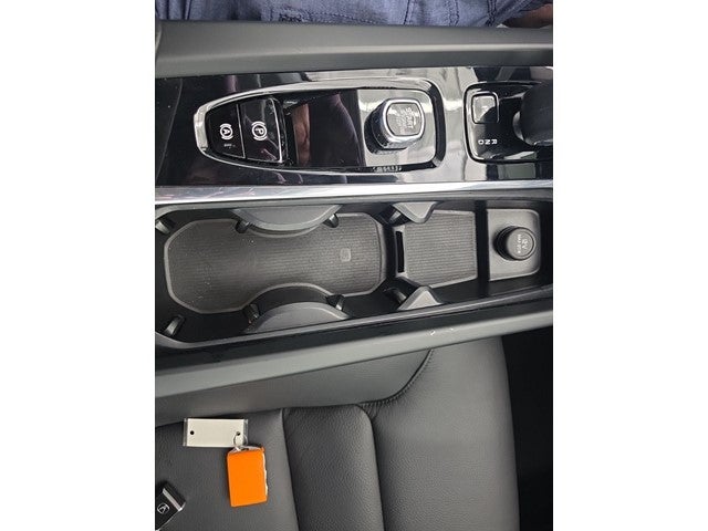 2023 Volvo XC60 B5 Plus Dark Theme