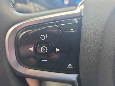 2023 Volvo XC60 B5 Plus Dark Theme