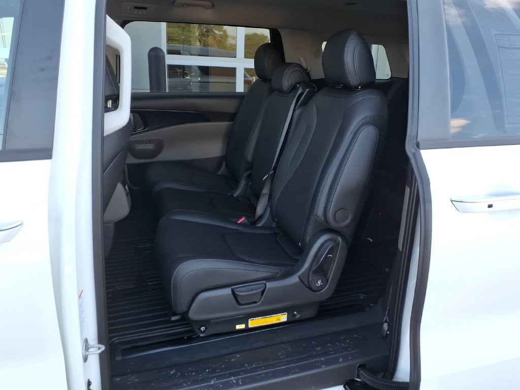 2027 Kia Carnival LXS