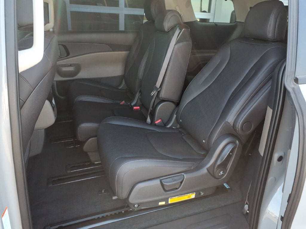 2027 Kia Carnival EX